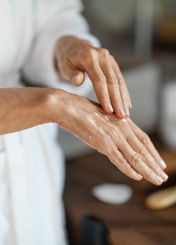 8 consejos para prevenir la sequedad en la piel (Envato)